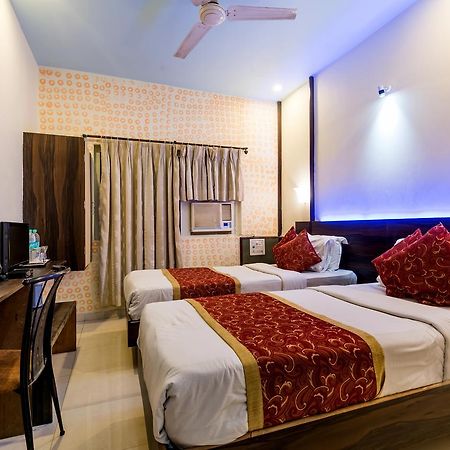 Hotel Panchratna Panvel Exteriör bild