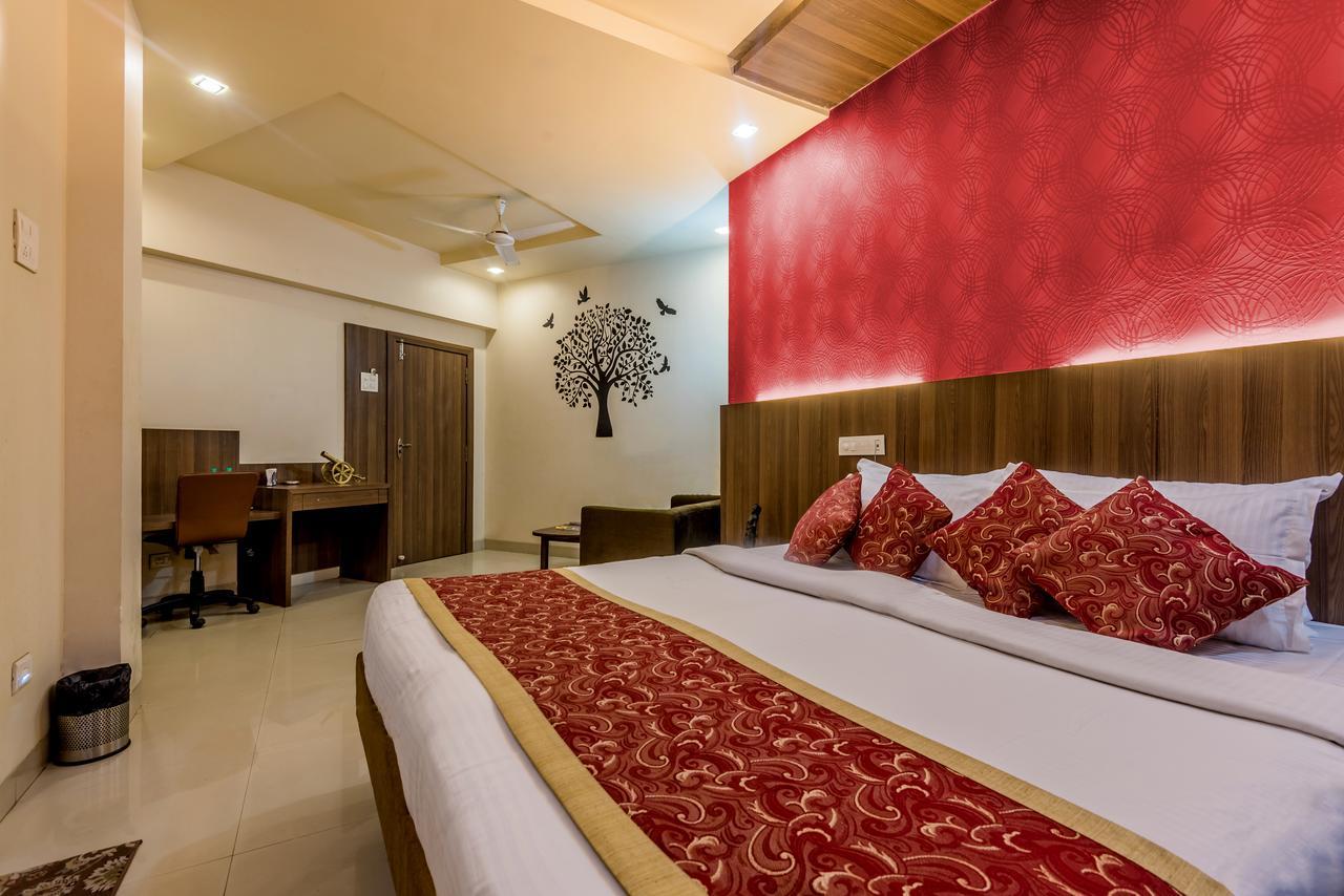 Hotel Panchratna Panvel Exteriör bild