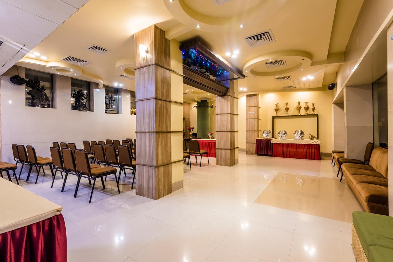 Hotel Panchratna Panvel Exteriör bild