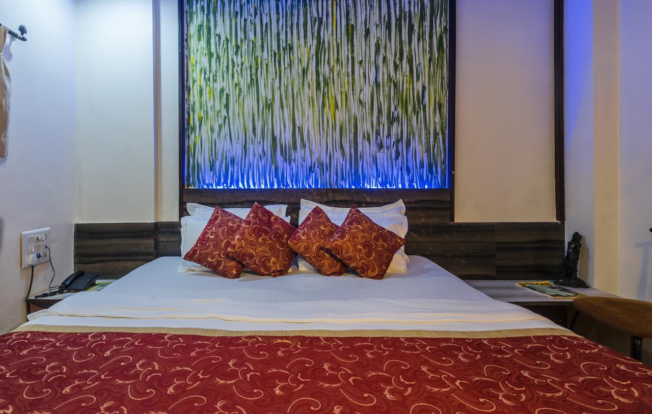 Hotel Panchratna Panvel Exteriör bild
