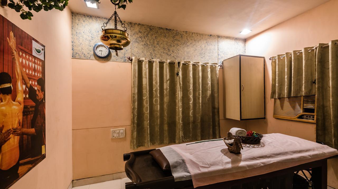 Hotel Panchratna Panvel Exteriör bild
