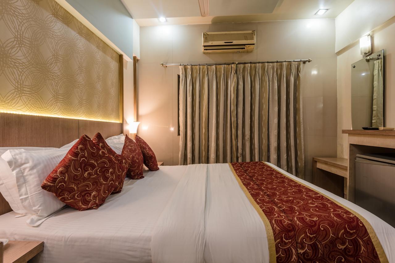 Hotel Panchratna Panvel Exteriör bild