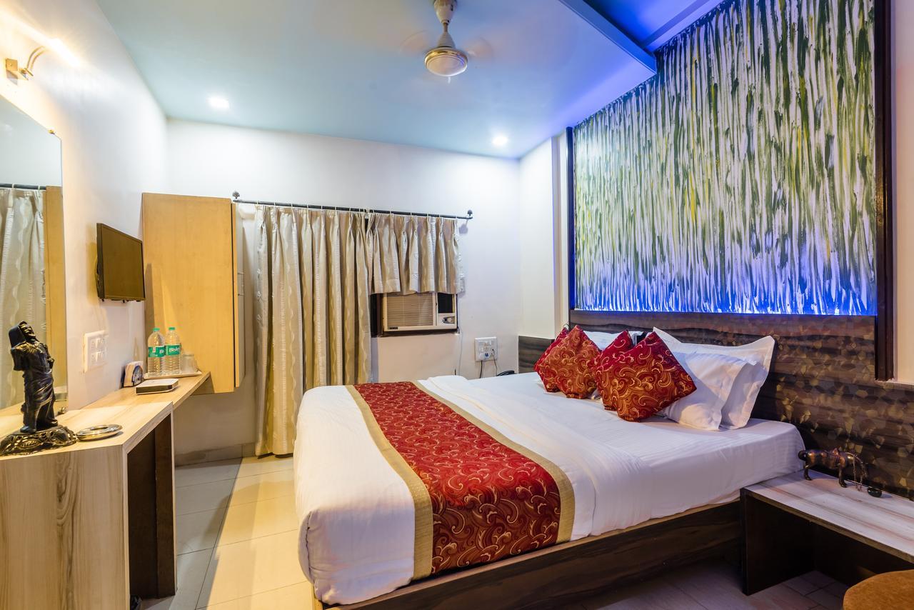 Hotel Panchratna Panvel Exteriör bild