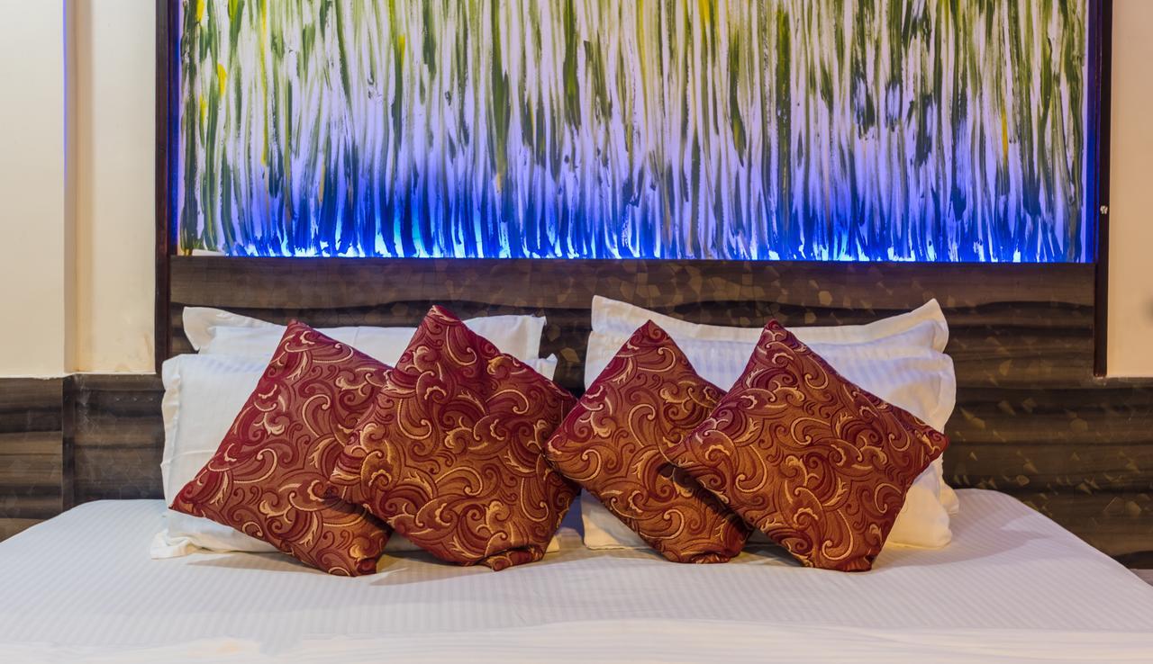 Hotel Panchratna Panvel Exteriör bild