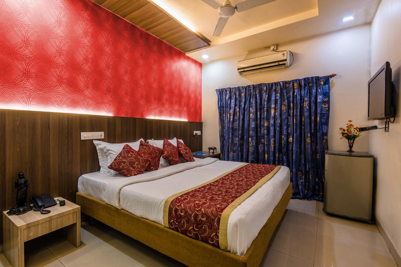 Hotel Panchratna Panvel Exteriör bild