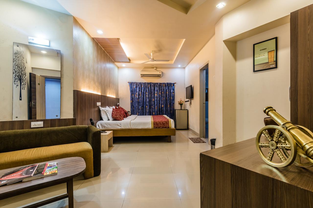 Hotel Panchratna Panvel Exteriör bild