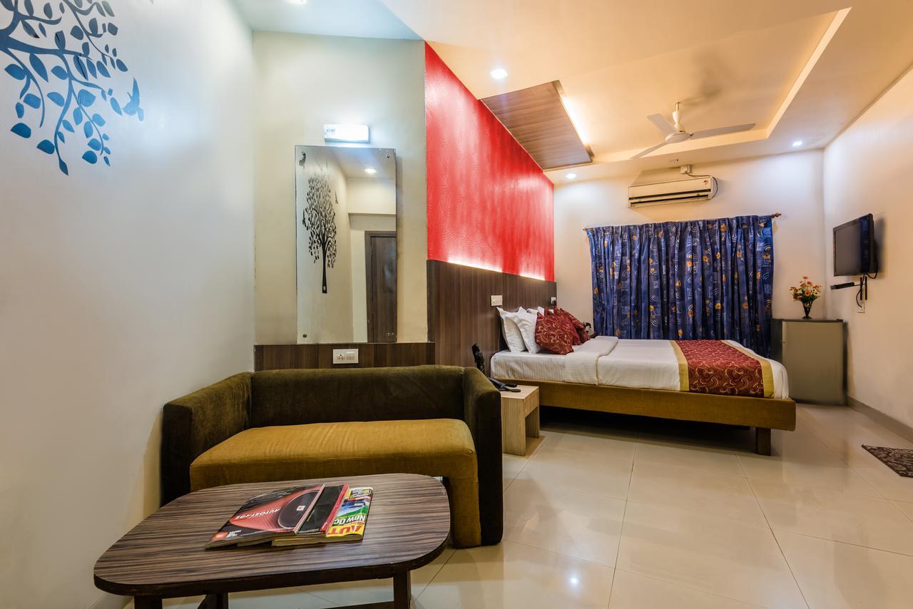 Hotel Panchratna Panvel Exteriör bild