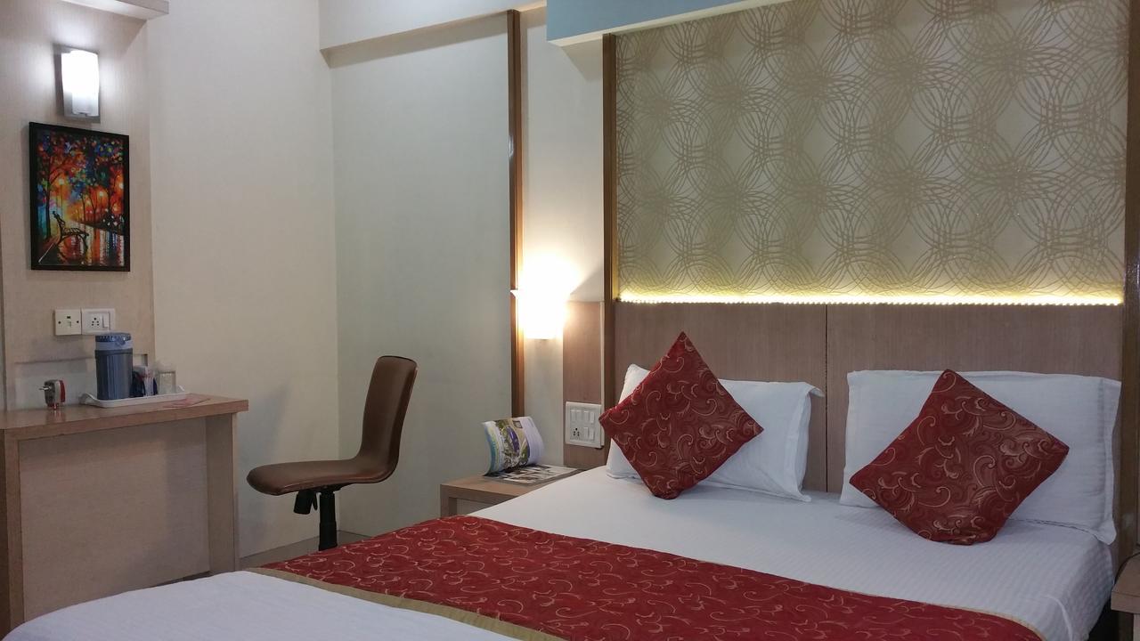Hotel Panchratna Panvel Exteriör bild