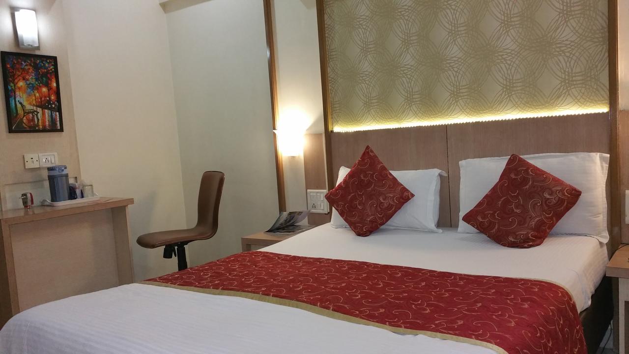 Hotel Panchratna Panvel Exteriör bild