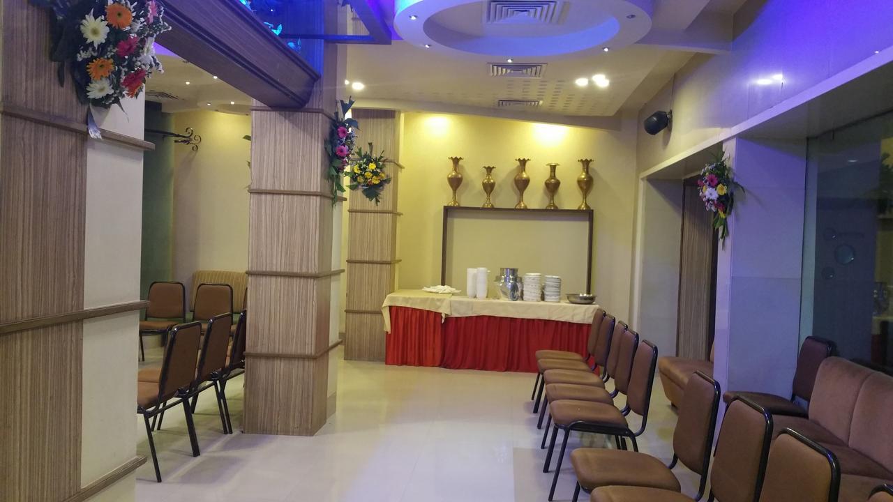 Hotel Panchratna Panvel Exteriör bild