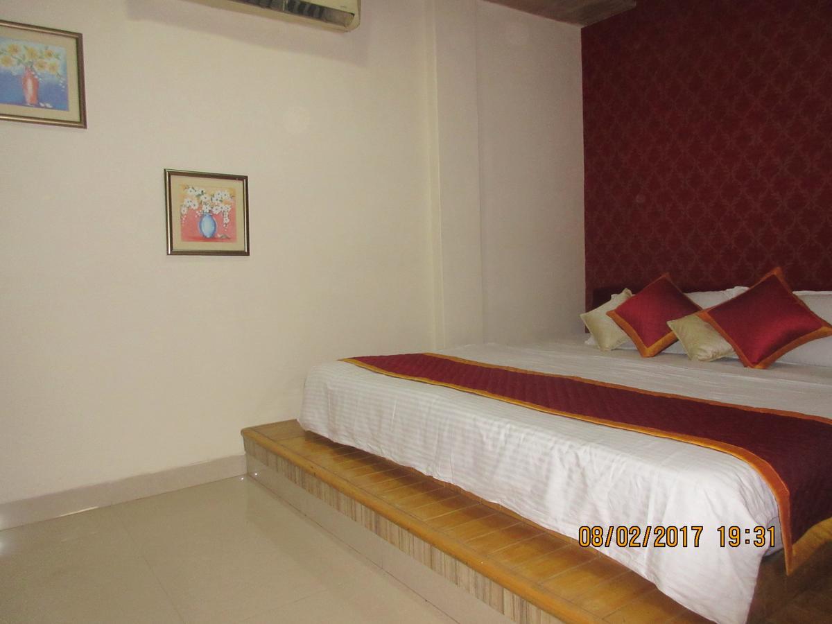 Hotel Panchratna Panvel Exteriör bild