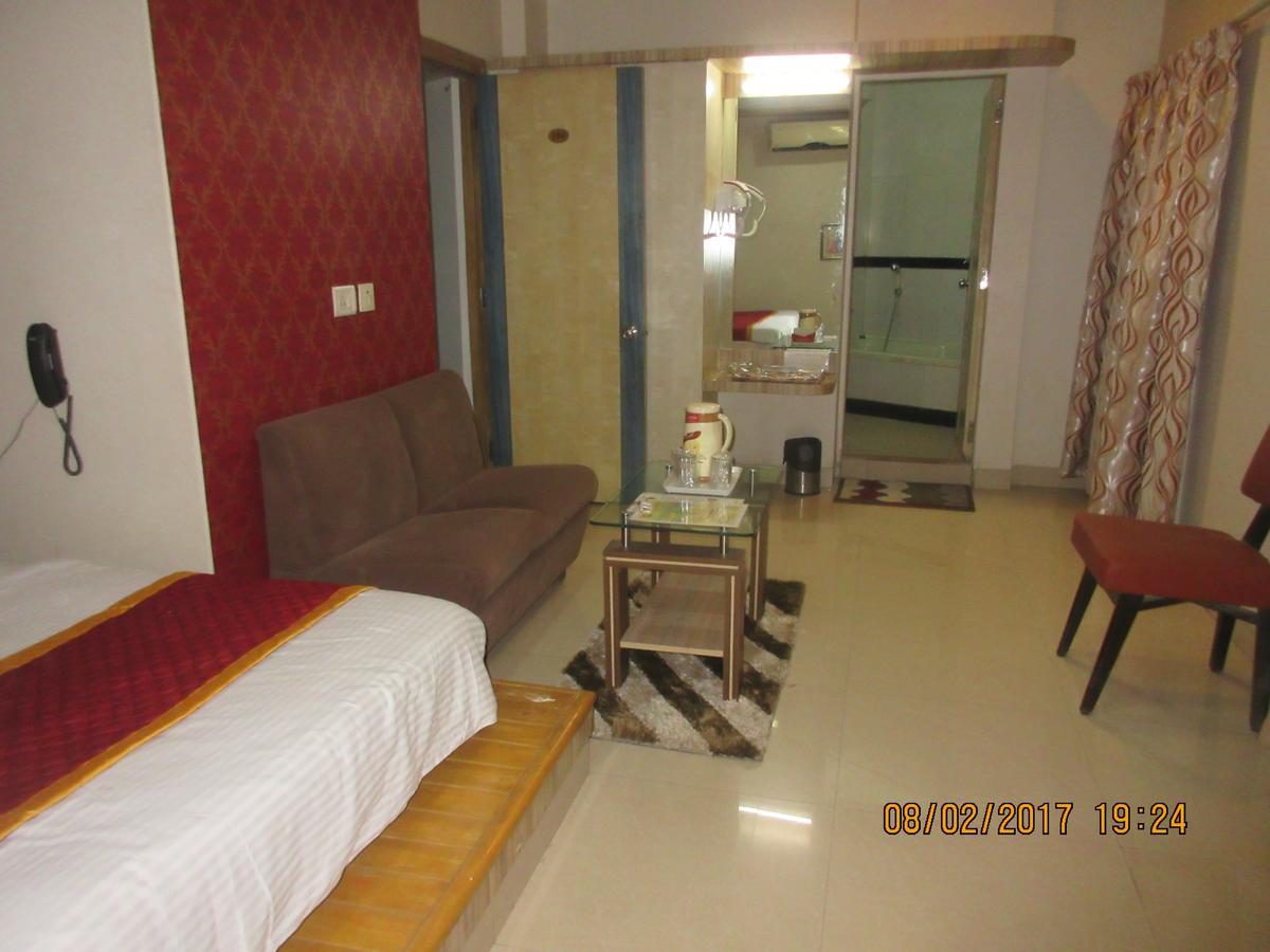 Hotel Panchratna Panvel Exteriör bild