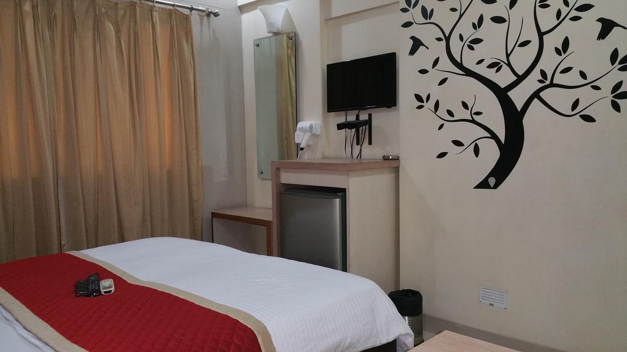 Hotel Panchratna Panvel Exteriör bild
